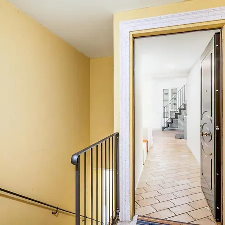 Guesthost - Modern 350mt From Piazza Del Popolo! بيزارو